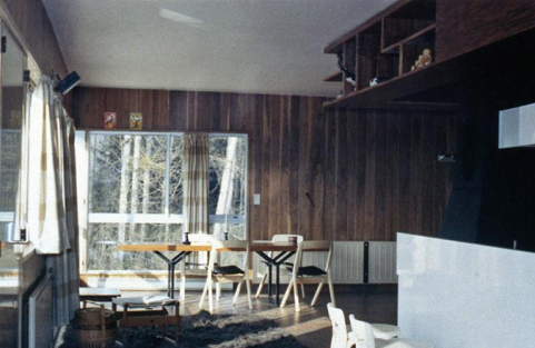 Vue de l'espace salle à manger, photographie ancienne, ca. 1965-1970, Archives privées. © Région Bourgogne-Franche-Comté, Inventaire du patrimoine