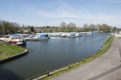 Le port de plaisance. © Région Bourgogne-Franche-Comté, Inventaire du patrimoine Le port de plaisance. © Région Bourgogne-Franche-Comté, Inventaire du patrimoine