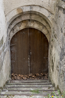 L'accès à la cave par une porte disposant d'une succession d'arcs chanfreinés. © Région Bourgogne-Franche-Comté, Inventaire du patrimoine
