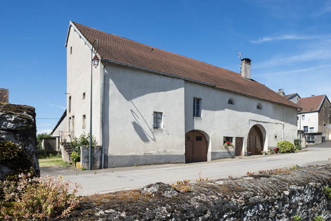 Ferme située au n°2 route de Scey-sur-Saône. © Région Bourgogne-Franche-Comté, Inventaire du patrimoine Ferme située au n°2 route de Scey-sur-Saône. © Région Bourgogne-Franche-Comté, Inventaire du patrimoine