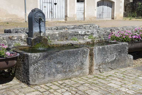 Borne-fontaine située rue de la Prairie. © Région Bourgogne-Franche-Comté, Inventaire du patrimoine Borne-fontaine située rue de la Prairie. © Région Bourgogne-Franche-Comté, Inventaire du patrimoine