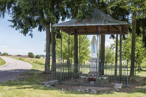 Oratoire de la Vierge situé à l'entrée du village route de Scey-sur-Saône  © Région Bourgogne-Franche-Comté, Inventaire du patrimoine Oratoire de la Vierge situé à l'entrée du village route de Scey-sur-Saône  © Région Bourgogne-Franche-Comté, Inventaire du patrimoine