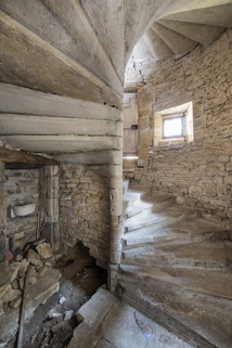 L'escalier, vue depuis le rez-de-chaussée. © Région Bourgogne-Franche-Comté, Inventaire du patrimoine
