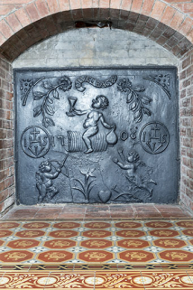 Le foyer avec sa plaque. © Région Bourgogne-Franche-Comté, Inventaire du patrimoine