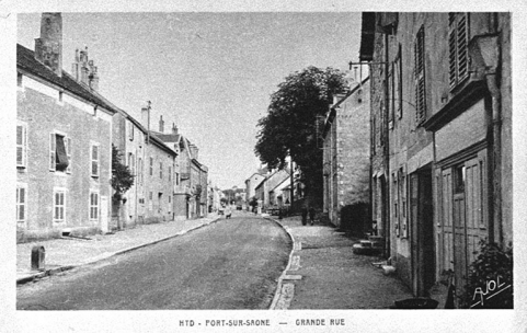 Vue de la rue, carte postale. © Région Bourgogne-Franche-Comté, Inventaire du patrimoine
