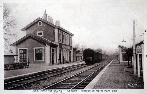 La gare : le bâtiment de voyageurs, carte postale. © Région Bourgogne-Franche-Comté, Inventaire du patrimoine