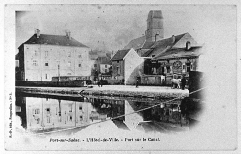 L'hôtel de ville et le port, carte postale. © Région Bourgogne-Franche-Comté, Inventaire du patrimoine