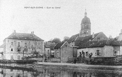Les quais du canal derrière la mairie, carte postale. © Région Bourgogne-Franche-Comté, Inventaire du patrimoine Les quais du canal derrière la mairie, carte postale. © Région Bourgogne-Franche-Comté, Inventaire du patrimoine