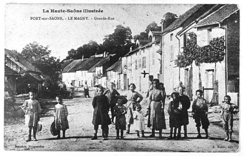 La Grande rue du Magny, carte postale. © Région Bourgogne-Franche-Comté, Inventaire du patrimoine
