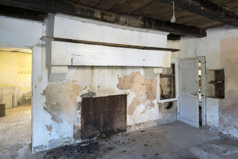 Intérieur : la cuisine depuis l'entrée. © Région Bourgogne-Franche-Comté, Inventaire du patrimoine