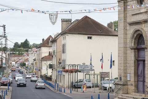 La rue principale depuis l'église. © Région Bourgogne-Franche-Comté, Inventaire du patrimoine
