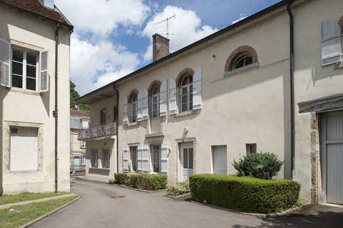 Les communs, vue depuis la cour. © Région Bourgogne-Franche-Comté, Inventaire du patrimoine
