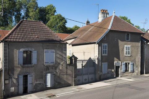 Ancienne ferme située en face de la chapelle. © Région Bourgogne-Franche-Comté, Inventaire du patrimoine
