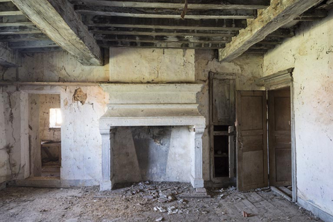 Cheminée de la chambre, logis 16e siècle. © Région Bourgogne-Franche-Comté, Inventaire du patrimoine Cheminée de la chambre, logis 16e siècle. © Région Bourgogne-Franche-Comté, Inventaire du patrimoine