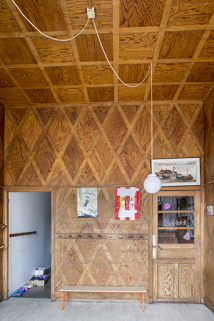 Le hall d'entrée, avec la porte d'accès à l'étage. © Région Bourgogne-Franche-Comté, Inventaire du patrimoine