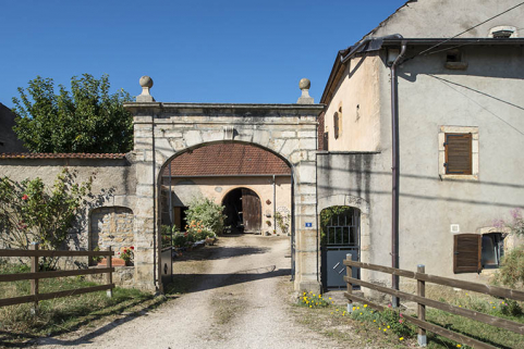 Portail d'une ferme, rue du Vaux. © Région Bourgogne-Franche-Comté, Inventaire du patrimoine