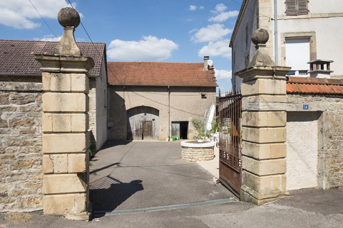 Le portail avec ses piliers. © Région Bourgogne-Franche-Comté, Inventaire du patrimoine