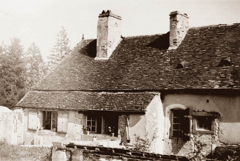 [Vue partielle des communs], 1955. © Région Bourgogne-Franche-Comté, Inventaire du patrimoine