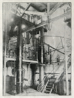Distillerie de Roche-les-Beaupré [colonnes de distillation], photogr., s.d. [1923]. © Région Bourgogne-Franche-Comté, Inventaire du patrimoine