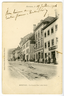 Morteau. - La Grande Rue (côté droit), 4e quart 19e siècle. Le bâtiment ne compte que deux étages. © Région Bourgogne-Franche-Comté, Inventaire du patrimoine