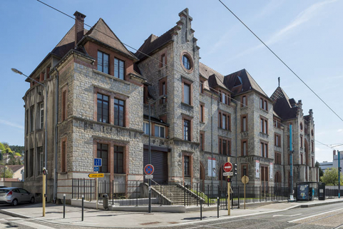 Façade antérieure du lycée. Vue de trois quarts gauche. © Région Bourgogne-Franche-Comté, Inventaire du patrimoine
