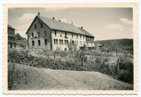 [Vue d'ensemble de la fonderie, depuis le sud-ouest], milieu 20e siècle [entre 1933 et 1967]. © Région Bourgogne-Franche-Comté, Inventaire du patrimoine
