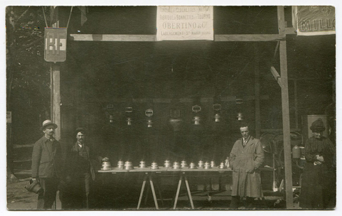 Stand de la fonderie Obertino et Cie lors d'une foire-exposition à Besançon, photographie, s.d. [années 1920]. © Région Bourgogne-Franche-Comté, Inventaire du patrimoine