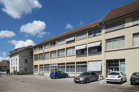 Vue d'ensemble depuis l'entrée de la cour. © Région Bourgogne-Franche-Comté, Inventaire du patrimoine Vue d'ensemble depuis l'entrée de la cour. © Région Bourgogne-Franche-Comté, Inventaire du patrimoine