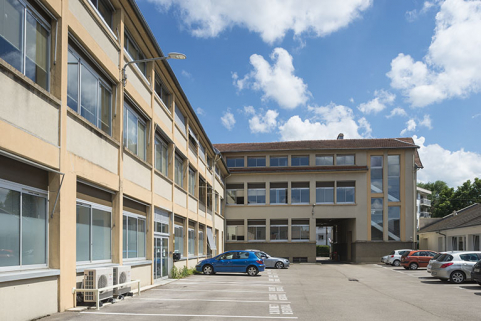 Ateliers est et bâtiment d'entrée, depuis le nord. © Région Bourgogne-Franche-Comté, Inventaire du patrimoine Ateliers est et bâtiment d'entrée, depuis le nord. © Région Bourgogne-Franche-Comté, Inventaire du patrimoine