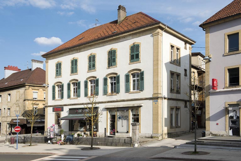 Façades antérieure et latérale droite. © Région Bourgogne-Franche-Comté, Inventaire du patrimoine Façades antérieure et latérale droite. © Région Bourgogne-Franche-Comté, Inventaire du patrimoine