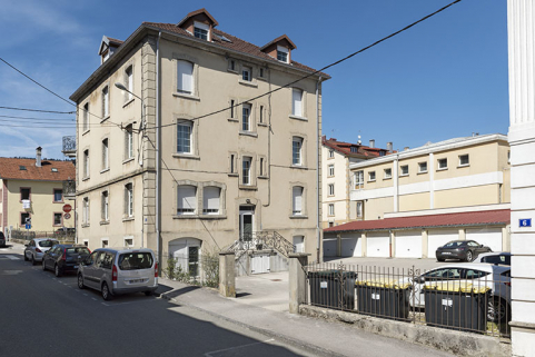 Façades ouest (sur la rue Pertusier) et sud (entrée, sur cour). © Région Bourgogne-Franche-Comté, Inventaire du patrimoine