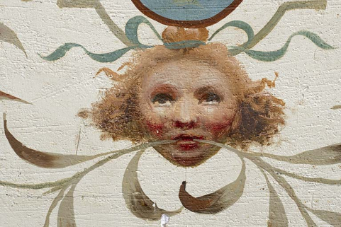 Plafond de la 4e volée : détail d'une tête. © Région Bourgogne-Franche-Comté, Inventaire du patrimoine