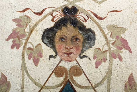 Plafond de la 3e volée : détail d'une tête. © Région Bourgogne-Franche-Comté, Inventaire du patrimoine