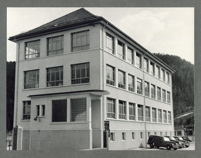 Façades antérieure et latérale gauche, années 1960. © Région Bourgogne-Franche-Comté, Inventaire du patrimoine Façades antérieure et latérale gauche, années 1960. © Région Bourgogne-Franche-Comté, Inventaire du patrimoine