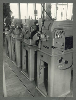 Machines à fraiser (contourneuses) Hauser, années 1960. © Région Bourgogne-Franche-Comté, Inventaire du patrimoine Machines à fraiser (contourneuses) Hauser, années 1960. © Région Bourgogne-Franche-Comté, Inventaire du patrimoine