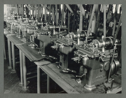 Machines d'établi de la société Mikron, années 1960. © Région Bourgogne-Franche-Comté, Inventaire du patrimoine Machines d'établi de la société Mikron, années 1960. © Région Bourgogne-Franche-Comté, Inventaire du patrimoine