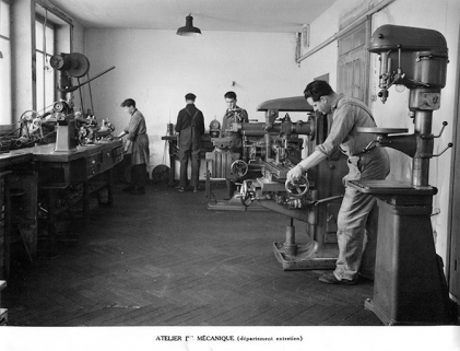 Atelier de mécanique (département entretien), vers 1950. © Région Bourgogne-Franche-Comté, Inventaire du patrimoine Atelier de mécanique (département entretien), vers 1950. © Région Bourgogne-Franche-Comté, Inventaire du patrimoine