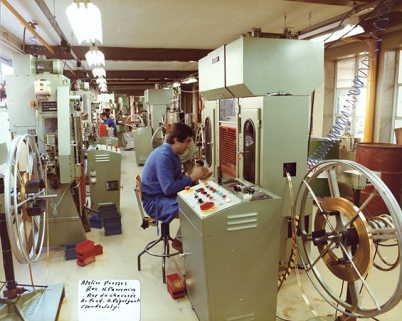 Atelier Presses, rue H. Parrenin rez-de-chaussée. Au fond, O. Péquignot [et] Claude Joly, décennie 1980. © Région Bourgogne-Franche-Comté, Inventaire du patrimoine