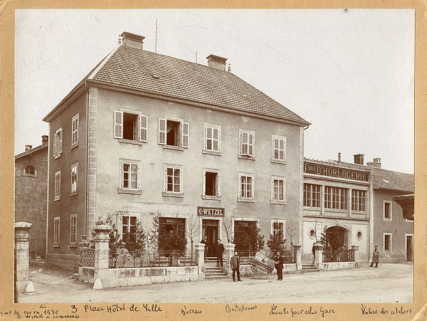 3 place Hôtel de Ville [fabrique d'horlogerie Charles Wetzel, de trois quarts gauche], 4e quart 19e siècle. © Région Bourgogne-Franche-Comté, Inventaire du patrimoine