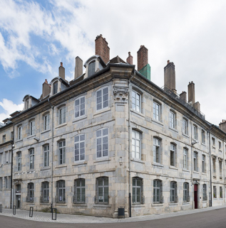 Vue d'ensemble depuis l'ouest. © Région Bourgogne-Franche-Comté, Inventaire du patrimoine Vue d'ensemble depuis l'ouest. © Région Bourgogne-Franche-Comté, Inventaire du patrimoine