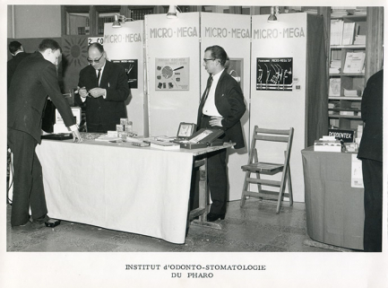 Stand Micro-Mega à l'Institut d'odonto-stomatologie du Pharo, photogr., 1967. © Région Bourgogne-Franche-Comté, Inventaire du patrimoine