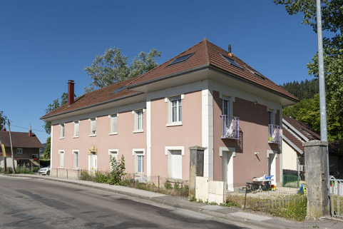 Façade antérieure, de trois quarts droite. © Région Bourgogne-Franche-Comté, Inventaire du patrimoine