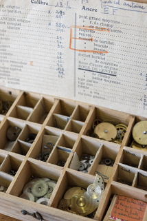 Magasin : boîte à compartiments (détail). © Région Bourgogne-Franche-Comté, Inventaire du patrimoine