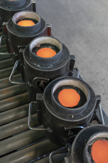 Refroidissement du bronze dans des petits châssis. © Région Bourgogne-Franche-Comté, Inventaire du patrimoine