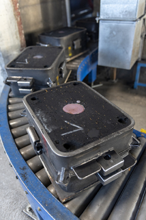 Refroidissement du bronze dans des grands châssis. © Région Bourgogne-Franche-Comté, Inventaire du patrimoine