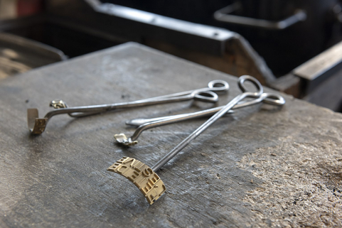 Fabrication du moule : outils servant à imprimer les inscriptions. © Région Bourgogne-Franche-Comté, Inventaire du patrimoine