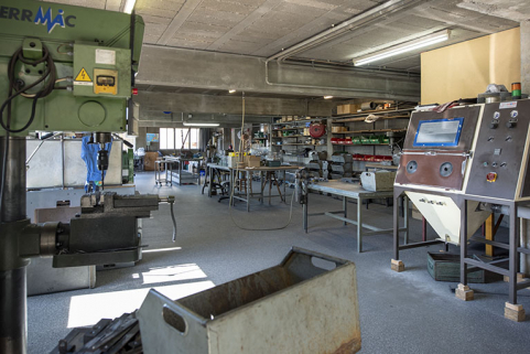 Intérieur de l'atelier à l'étage de soubassement : grenaillage, tournage, montage et conditionnement. © Région Bourgogne-Franche-Comté, Inventaire du patrimoine