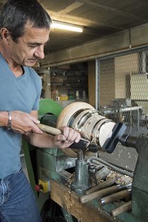 Tournage d'une cloche : geste de l'ouvrier. © Région Bourgogne-Franche-Comté, Inventaire du patrimoine