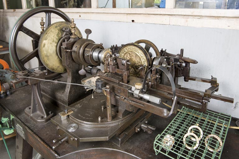 Machine à graver (machine à guillocher), par Lienhard à La Chaux-de-Fonds, 1904. © Région Bourgogne-Franche-Comté, Inventaire du patrimoine