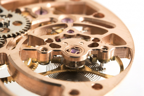 Mouvement rose, détail côté cadran : amortisseur de chocs. © Région Bourgogne-Franche-Comté, Inventaire du patrimoine